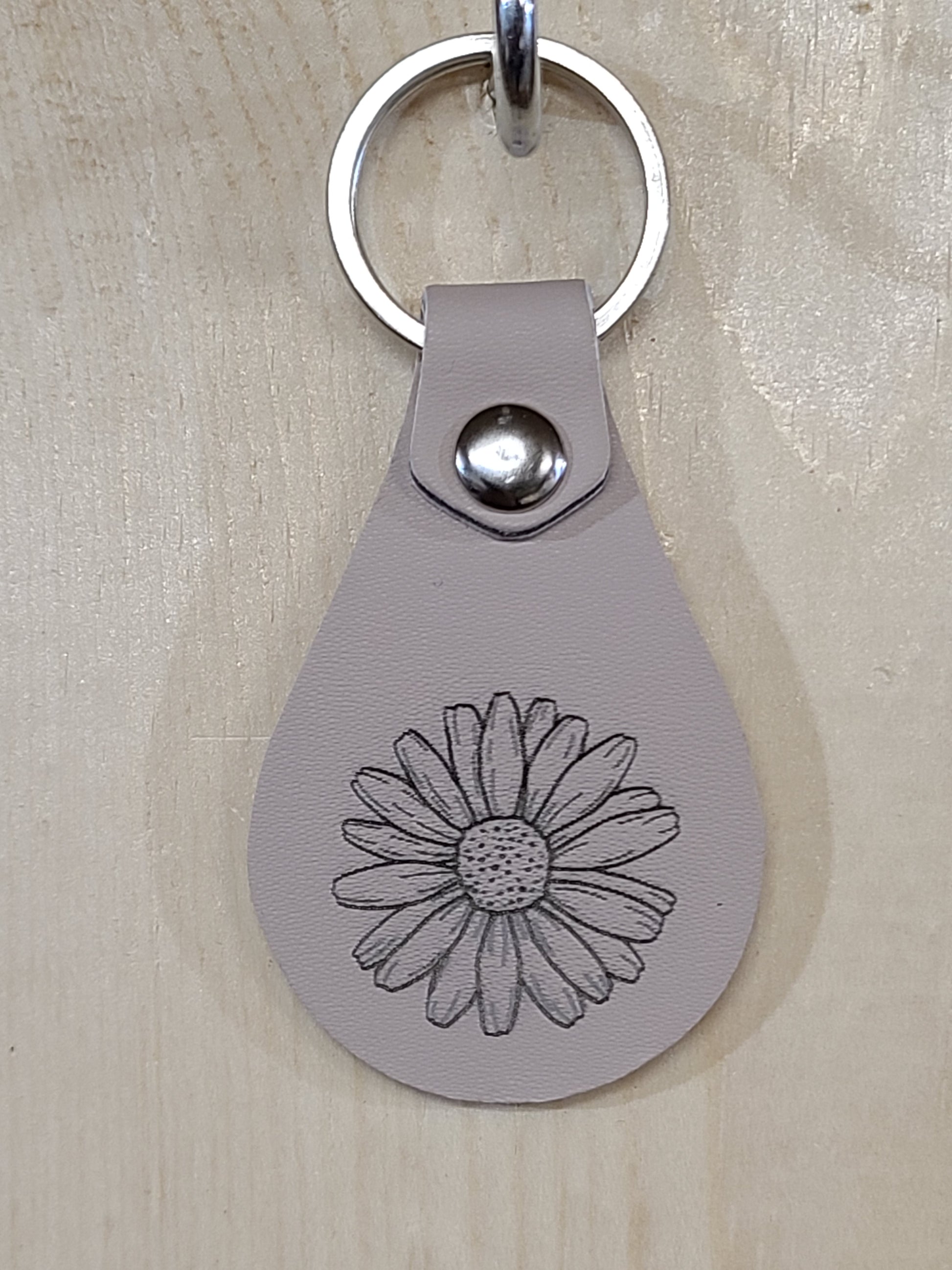 Daisy Flower Keychain - Leather - Bigfoot Bigheart Studio