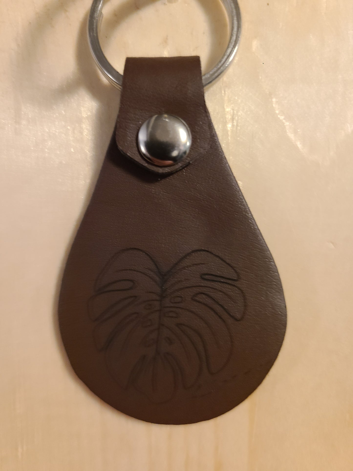 Monstera Leaf - Leather Keychain - Bigfoot Bigheart Studio