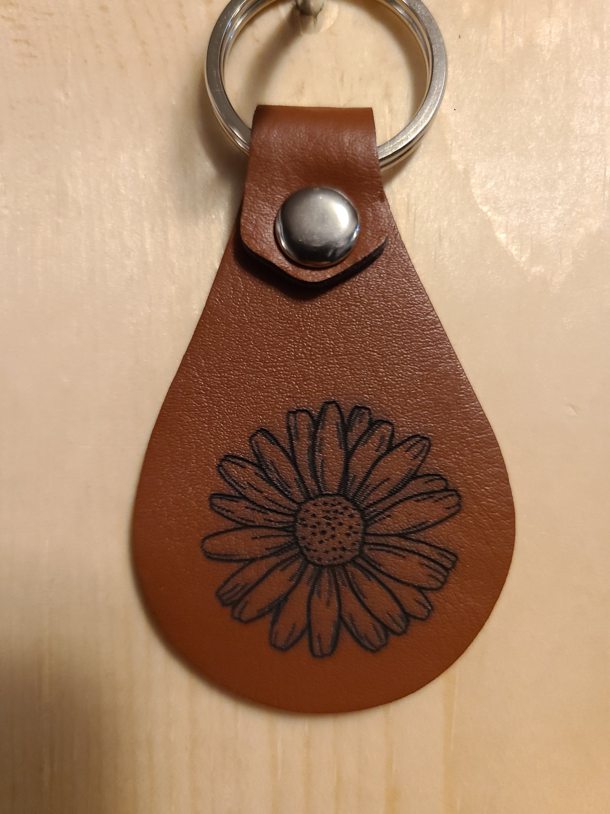 Daisy Flower Keychain - Leather - Bigfoot Bigheart Studio