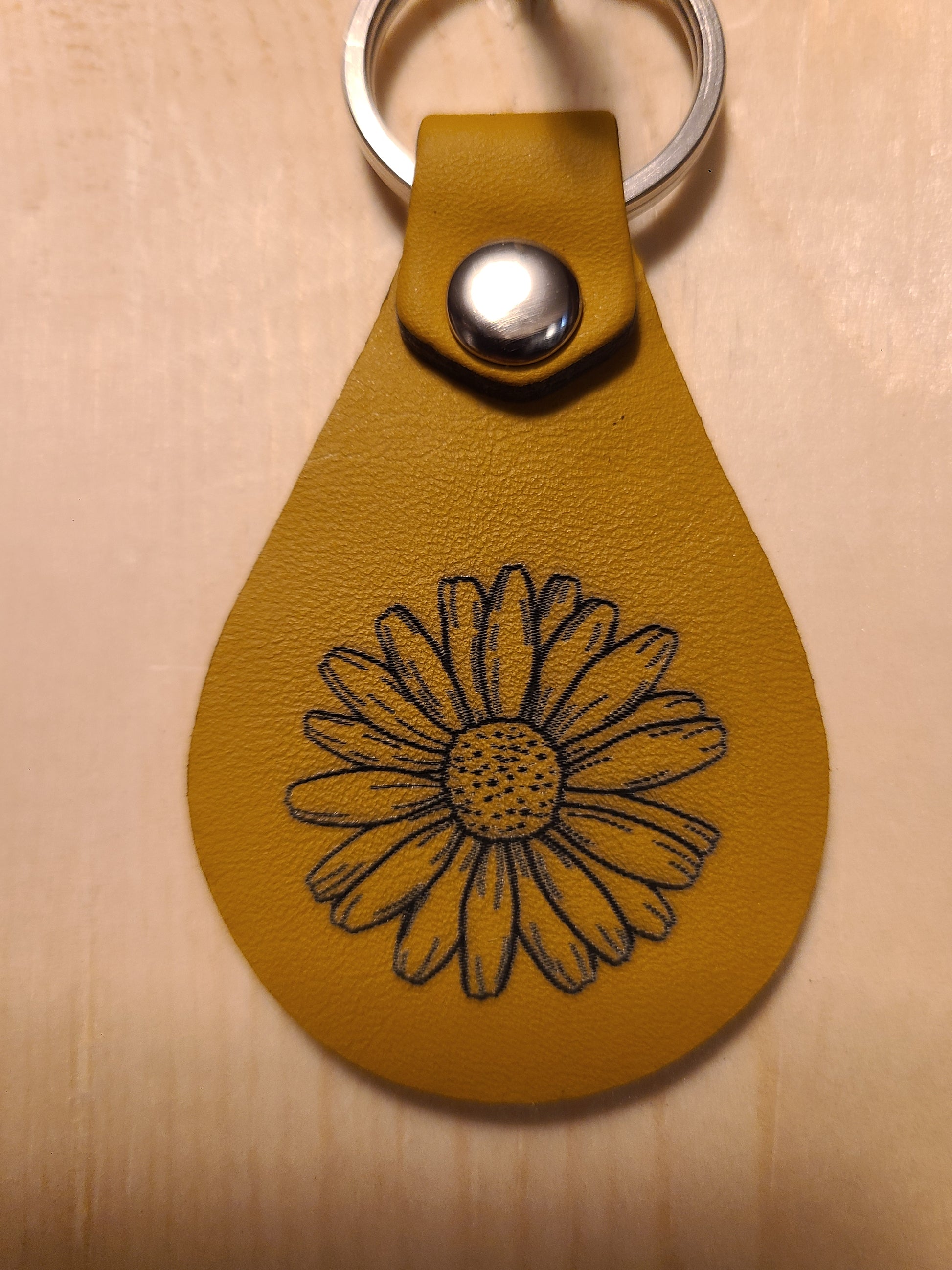 Daisy Flower Keychain - Leather - Bigfoot Bigheart Studio