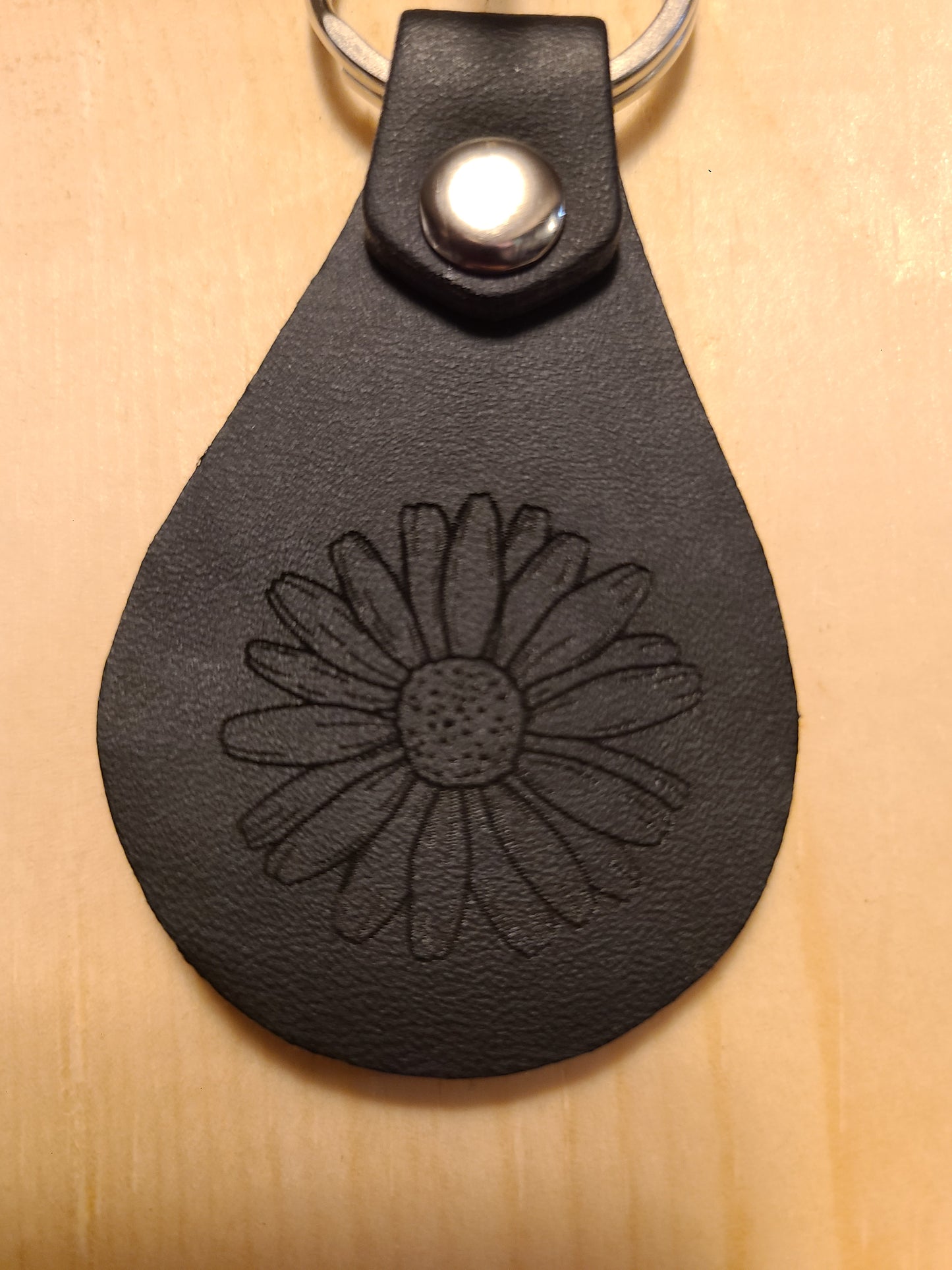 Daisy Flower Keychain - Leather - Bigfoot Bigheart Studio